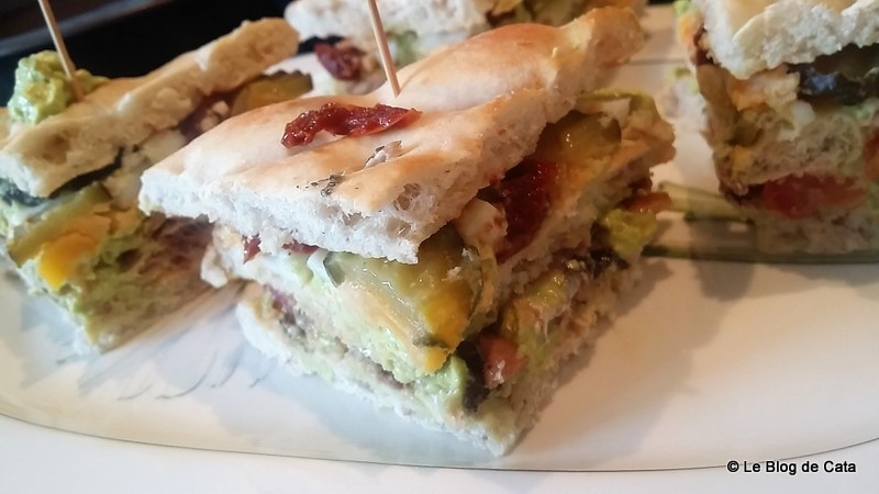 Sandwich Club cu avocado si sardine