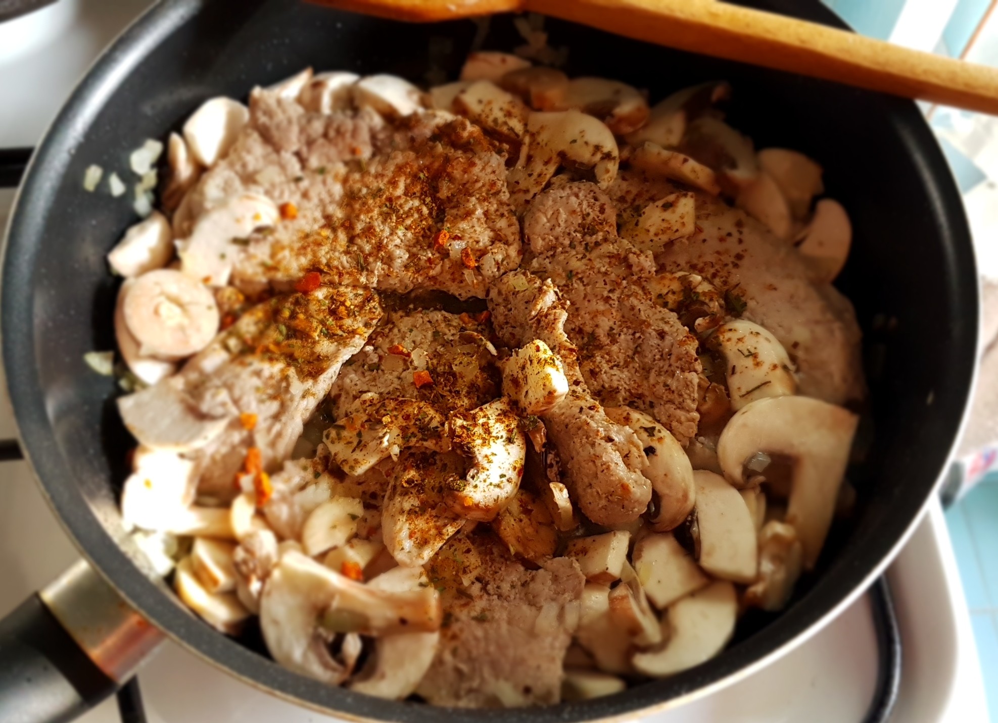 Carne de porc cu ciuperci