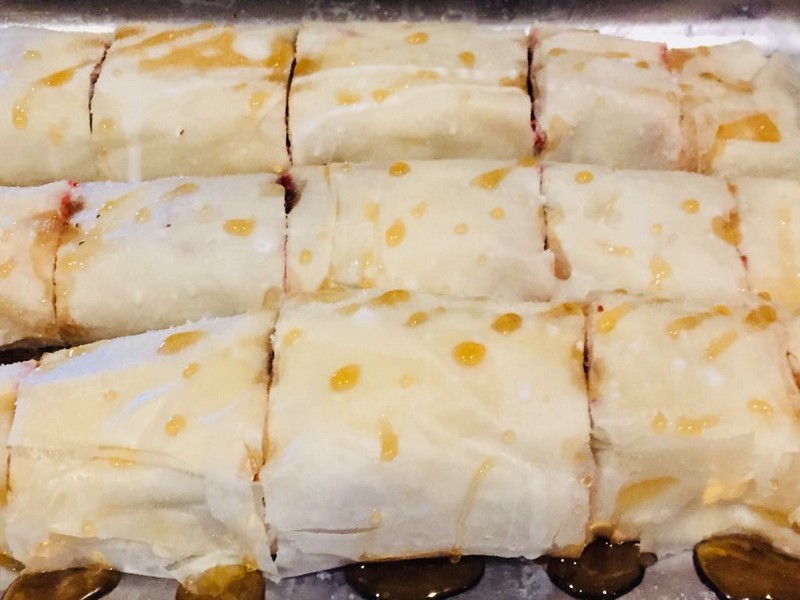 Desert strudel cu visine, cocos si sirop de artar