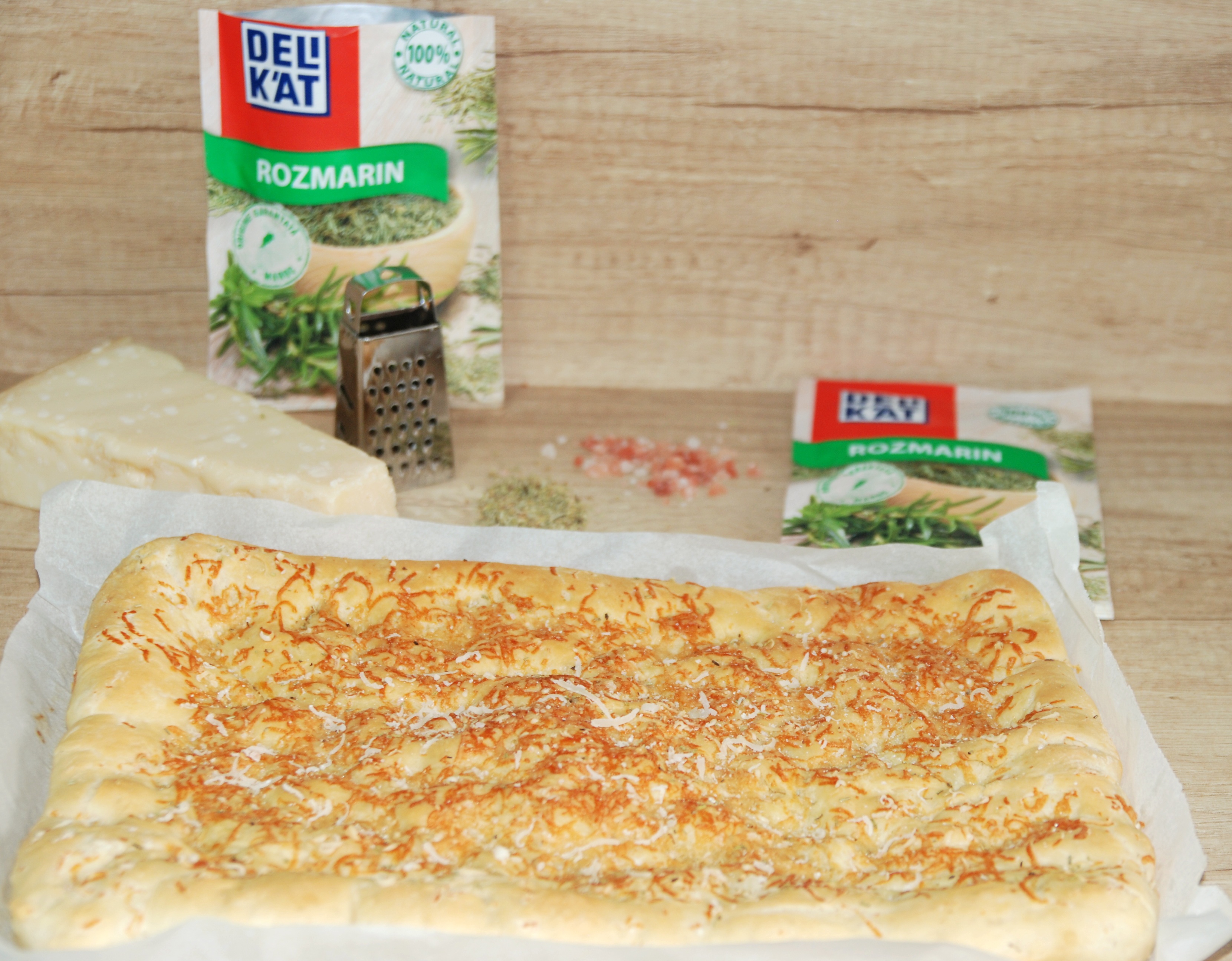 Foccacia cu rozmarin si parmezan