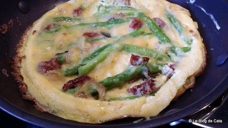 Aperitiv fritata/ Omleta cu asparagus si trufa neagra