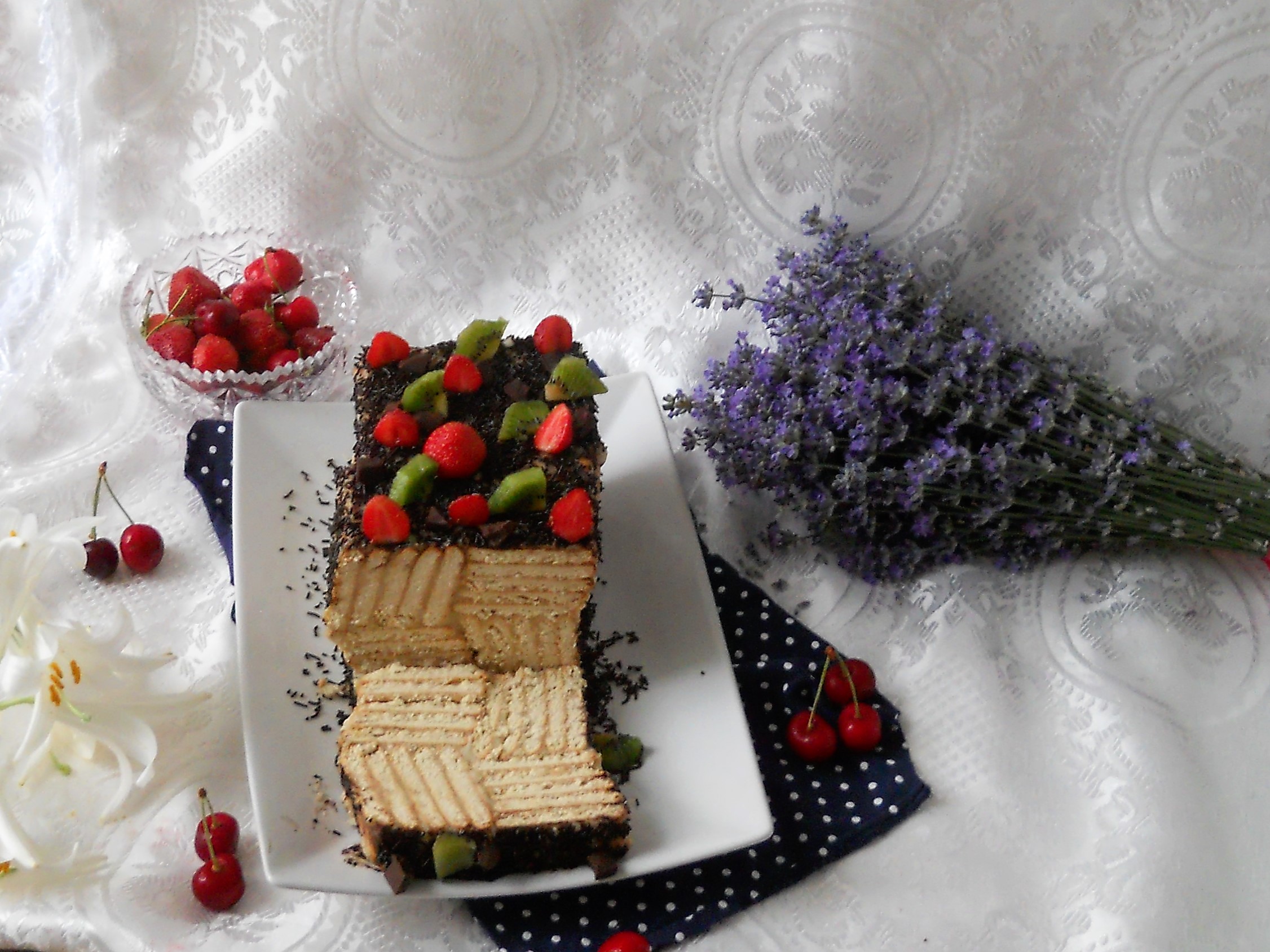 Desert tort de biscuiti si crema de vanilie