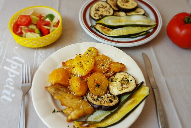 Pui si legume la gratar cu garnitura de cartofi cu parmezan