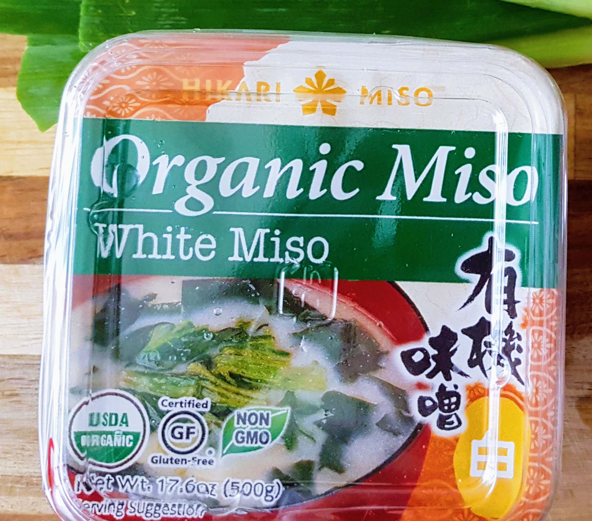 Supa de pui asiatica cu miso, taitei Udon si pulpe de pui la gratar, marinate in sos Teryaki