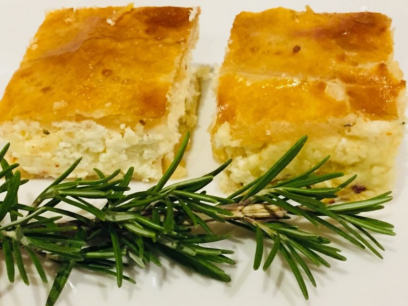 Placinta greceasca cu branza feta