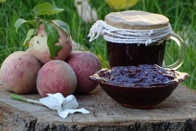 Gem din piersici rosii de gradina