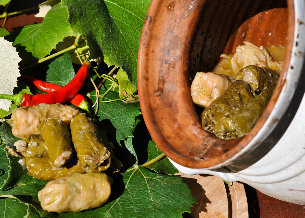 Sarmale in oala de lut pregatite in cuptor vechi  pe  lemne