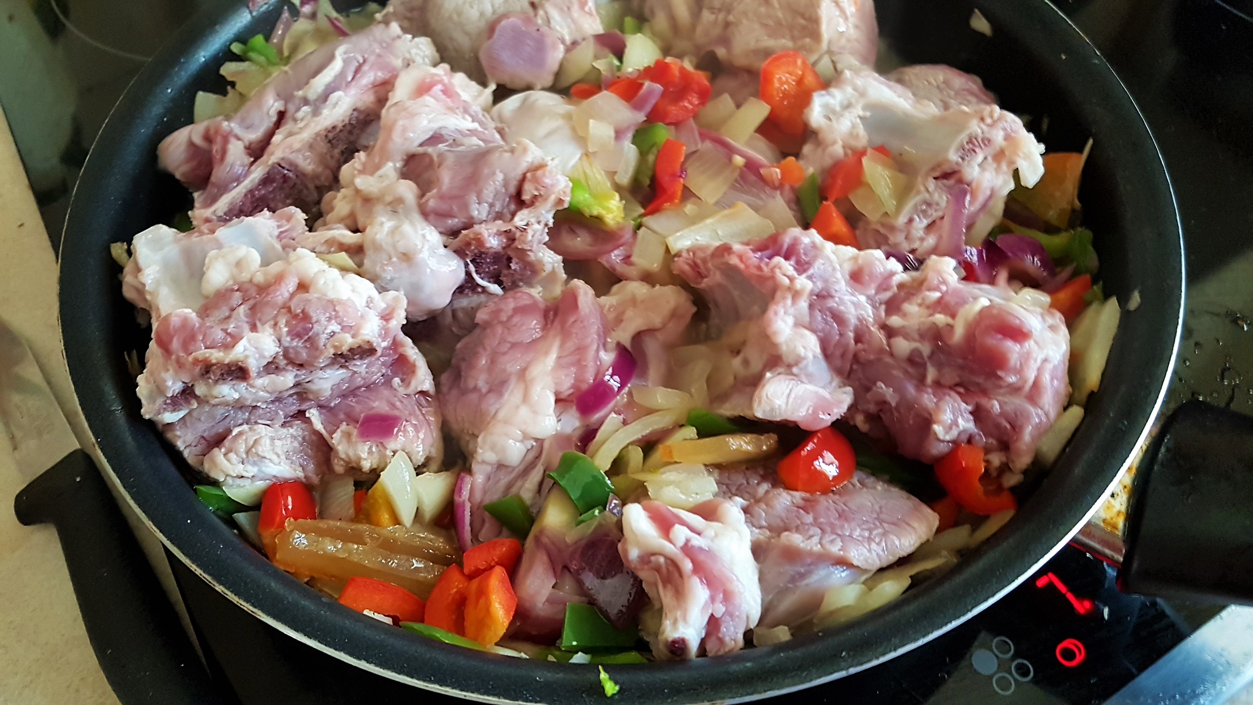 Gulas unguresc de berbecut la Crock-Pot