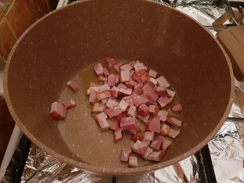 Dovlecei zucchini cu ciolan afumat si pancetta