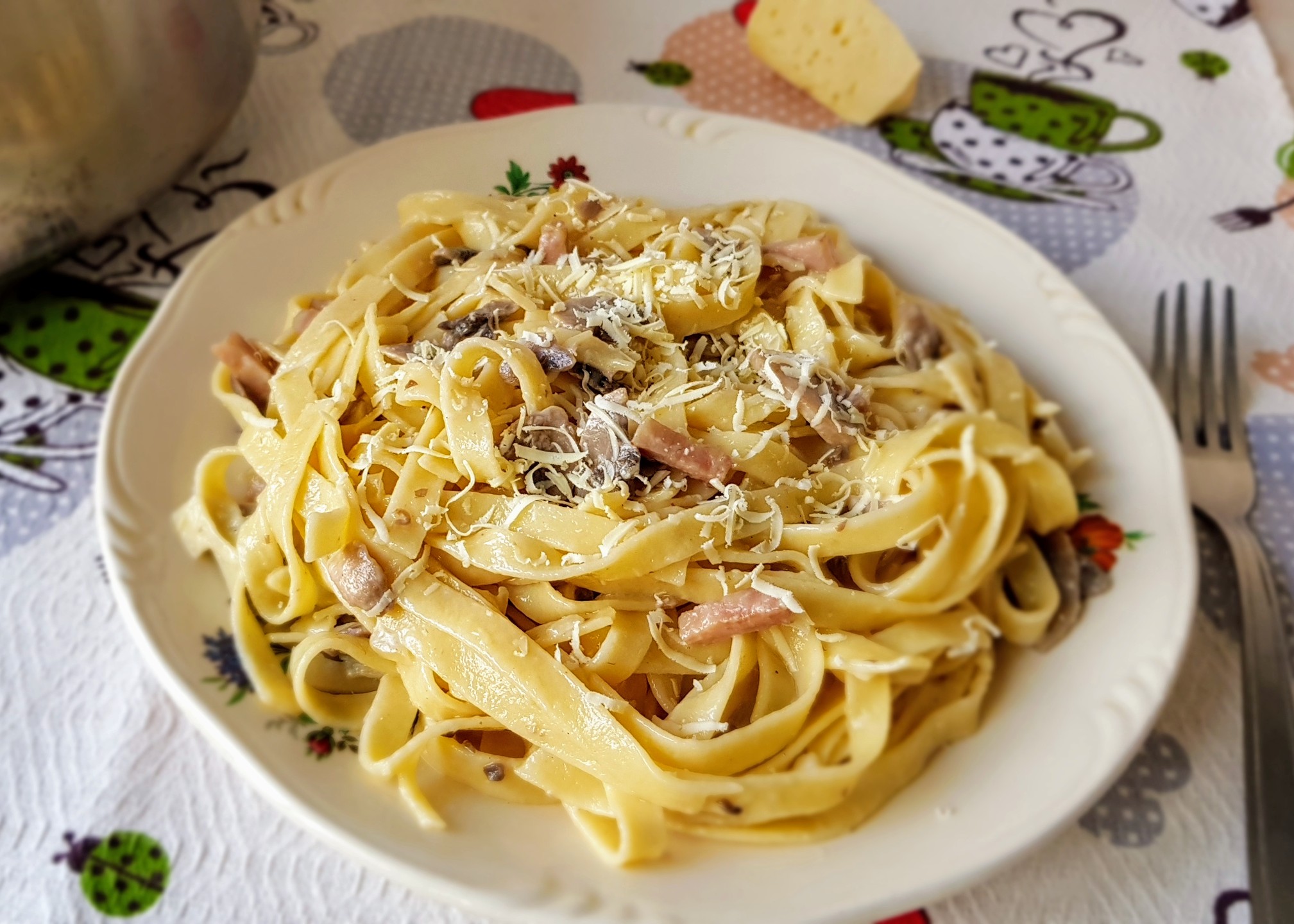 Tagliatelle cu ciuperci in sos alb