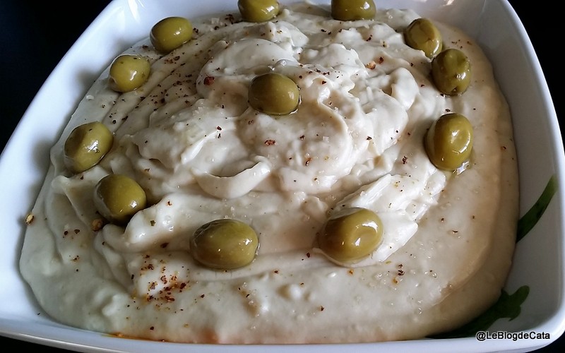 Humus cu faina de naut