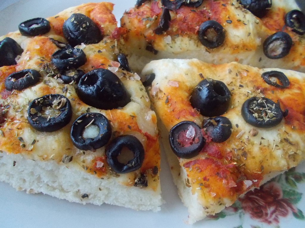 Foccacia cu masline si oregano