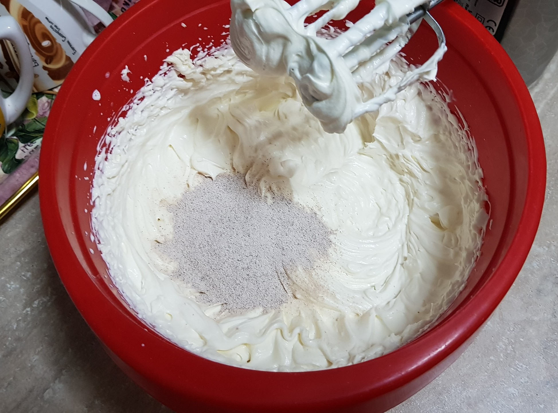 Tort cu crema de mascarpone si cafea