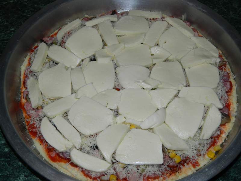 Pizza cu mozzarella