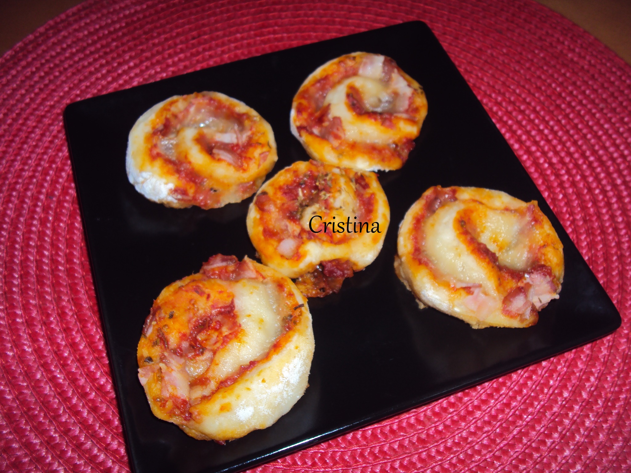 Aperitiv rulouri cu bacon si mozzarella