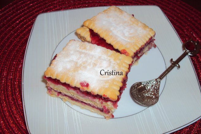 Desert tort de biscuiti cu zmeura