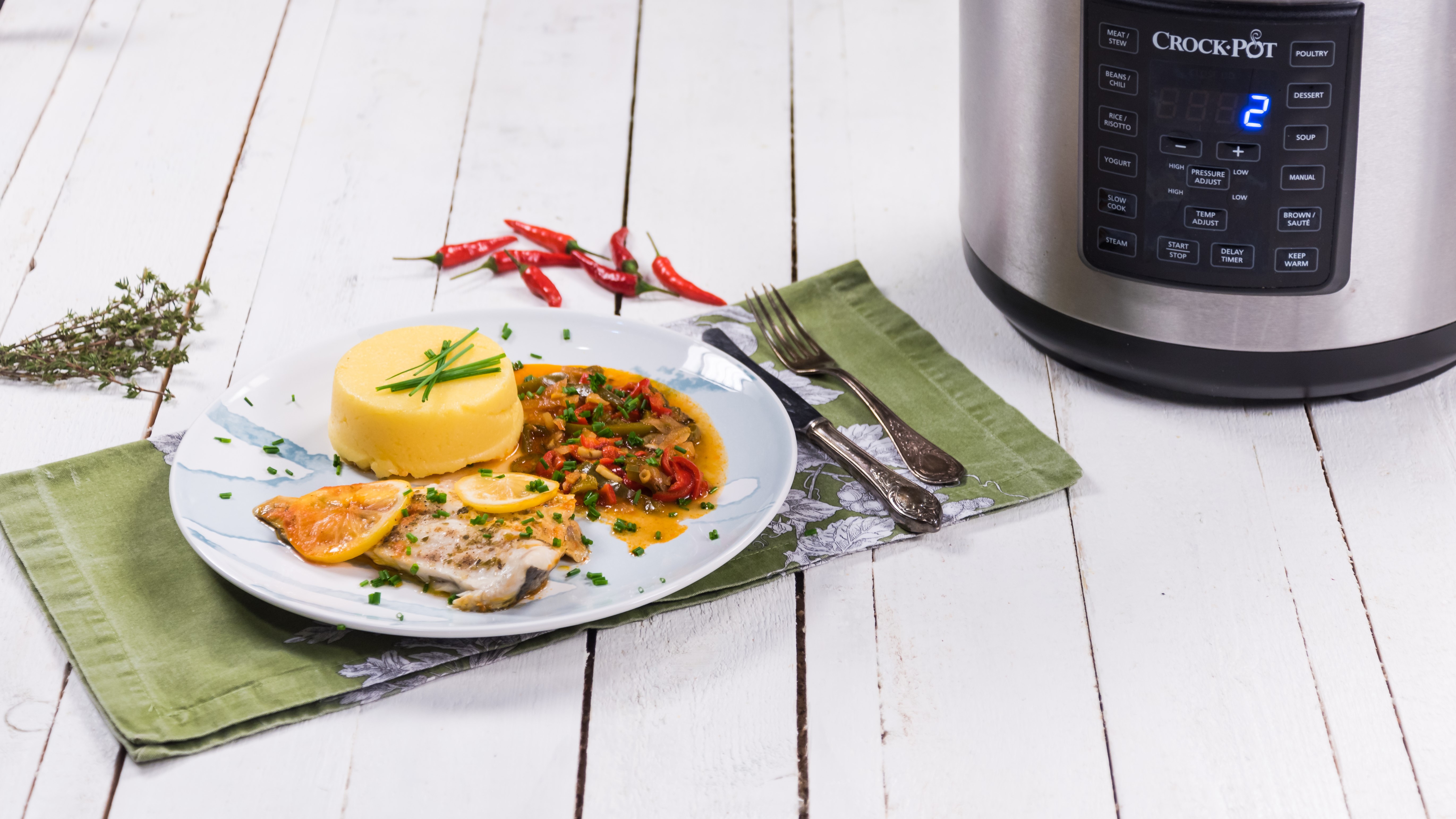 Plachie picanta de peste cu mamaliga la Multicooker-ul Crock-Pot Express cu gatire sub presiune