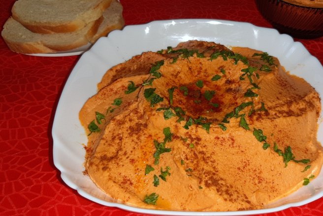 Humus cu ardei copti