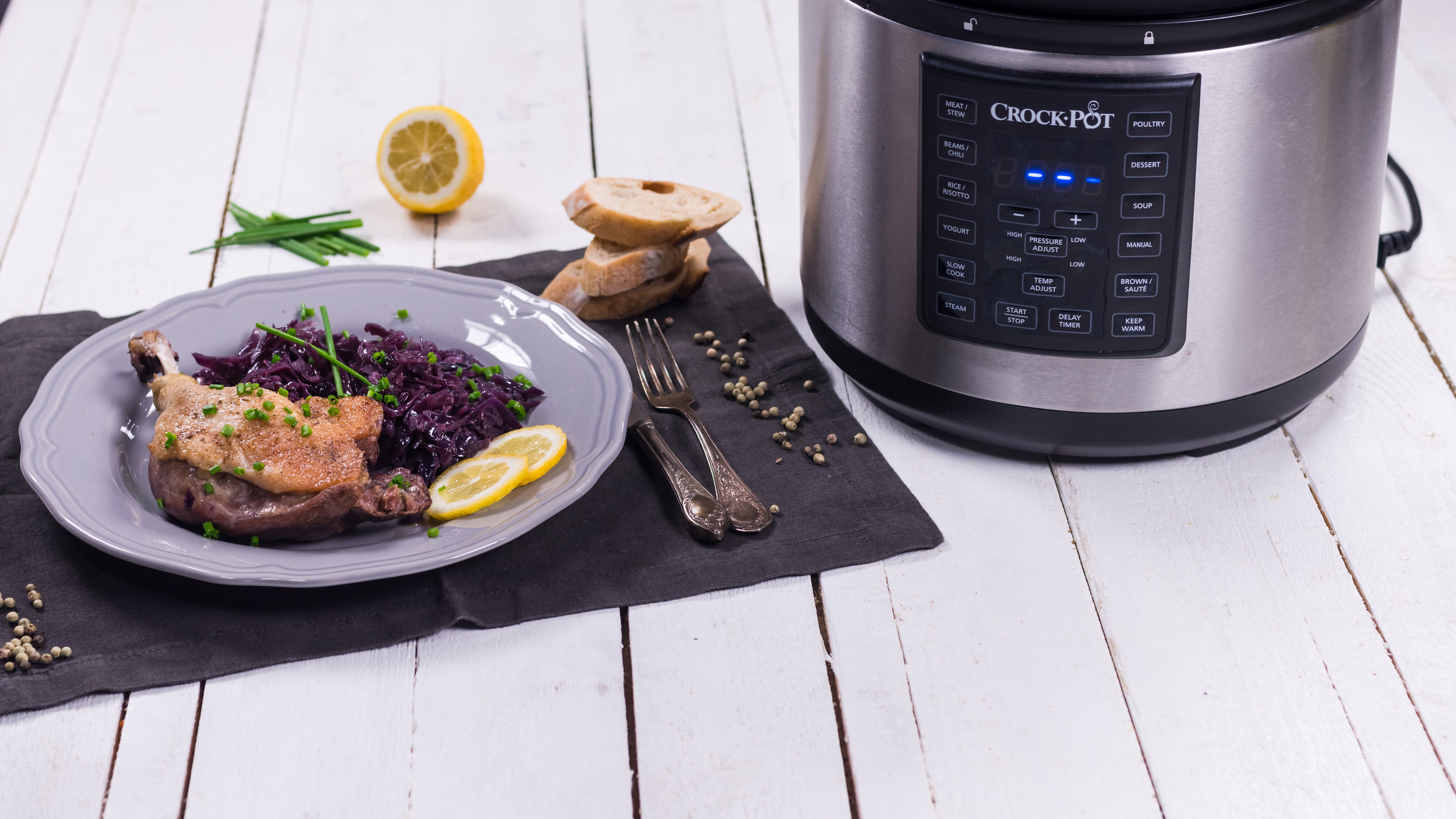 Pulpe de rata cu varza rosie calita la Multicooker-ul Crock-Pot Express cu gatire sub presiune