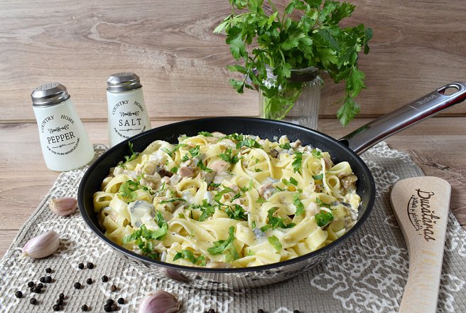 Tagliatelle cu hribi, ton si gorgonzola