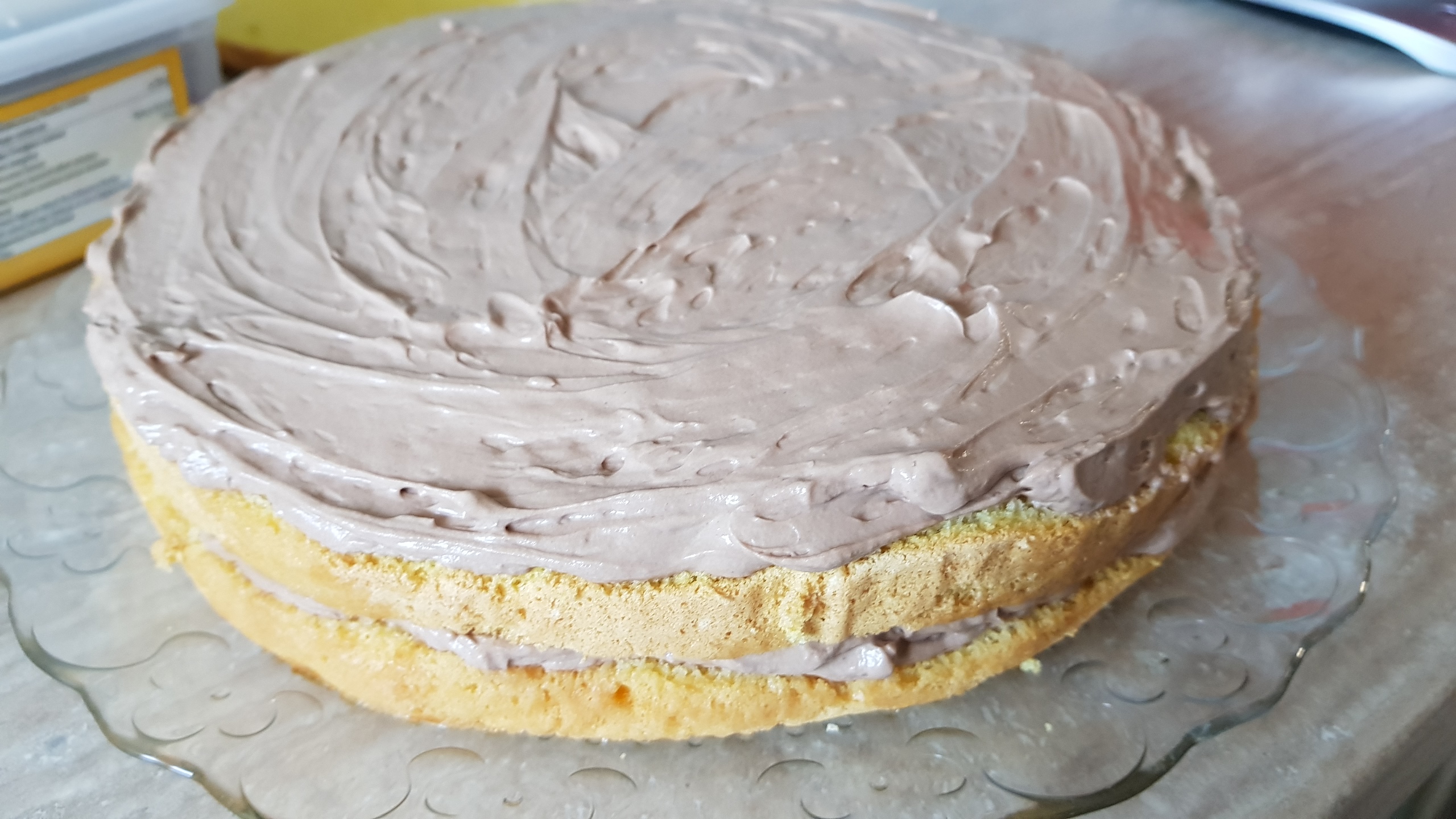 Desert tort cu crema de lapte condensat si fructe de padure
