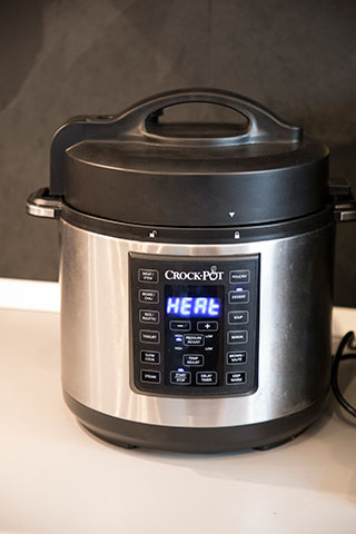 Cheesecake cu ricotta si caise la Multicooker-ul Crock-Pot Express cu gatire sub presiune