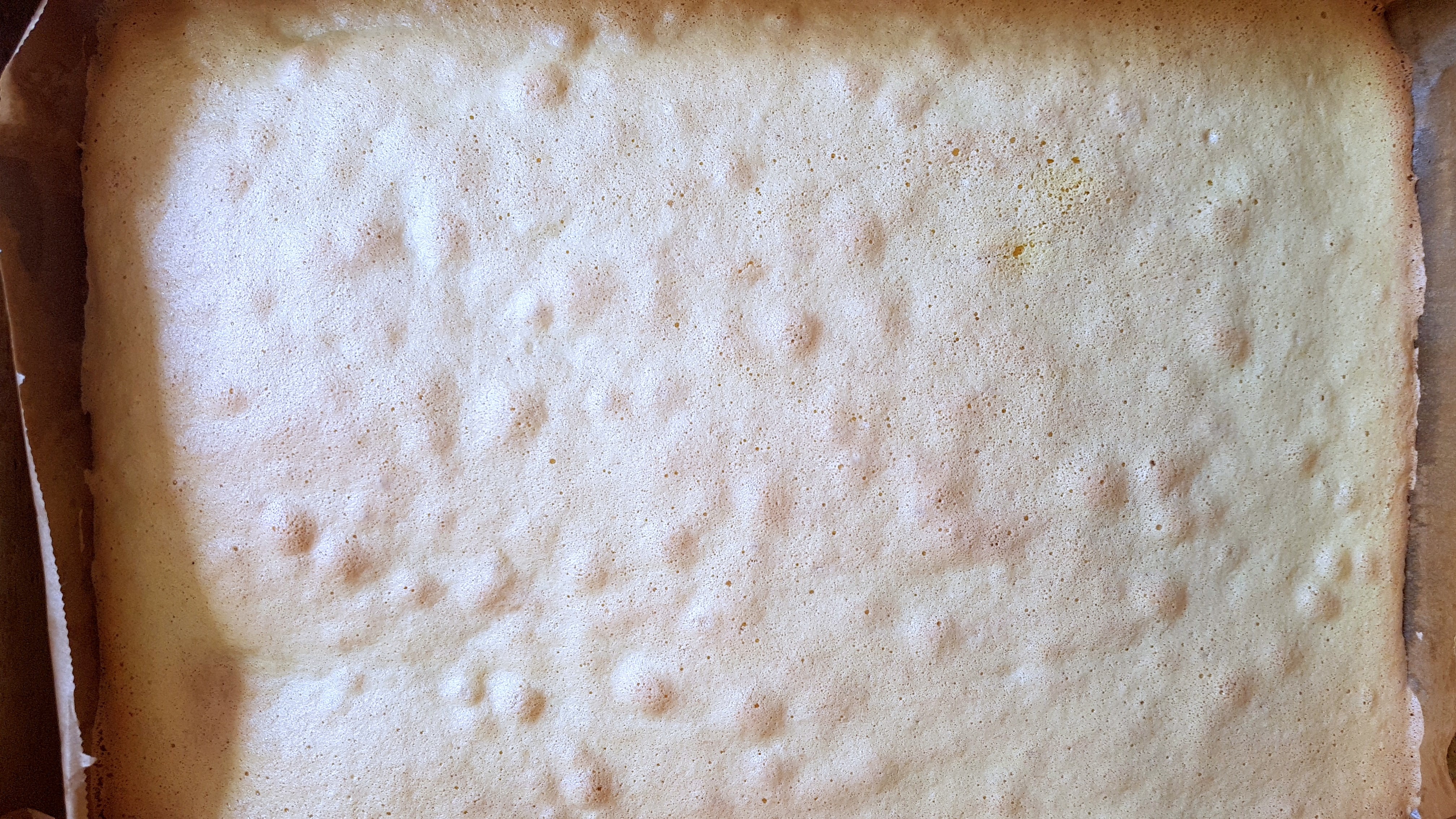 Desert rulada cu crema de mure