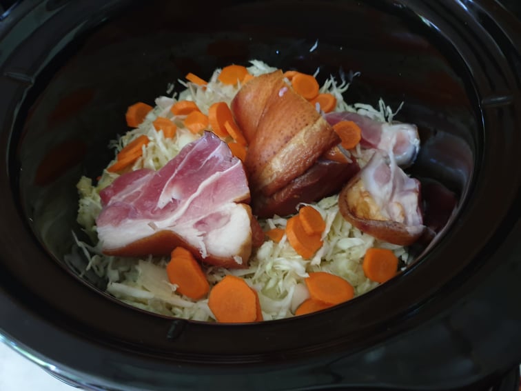 Varza calita cu ciolan la slow cooker Crock-Pot