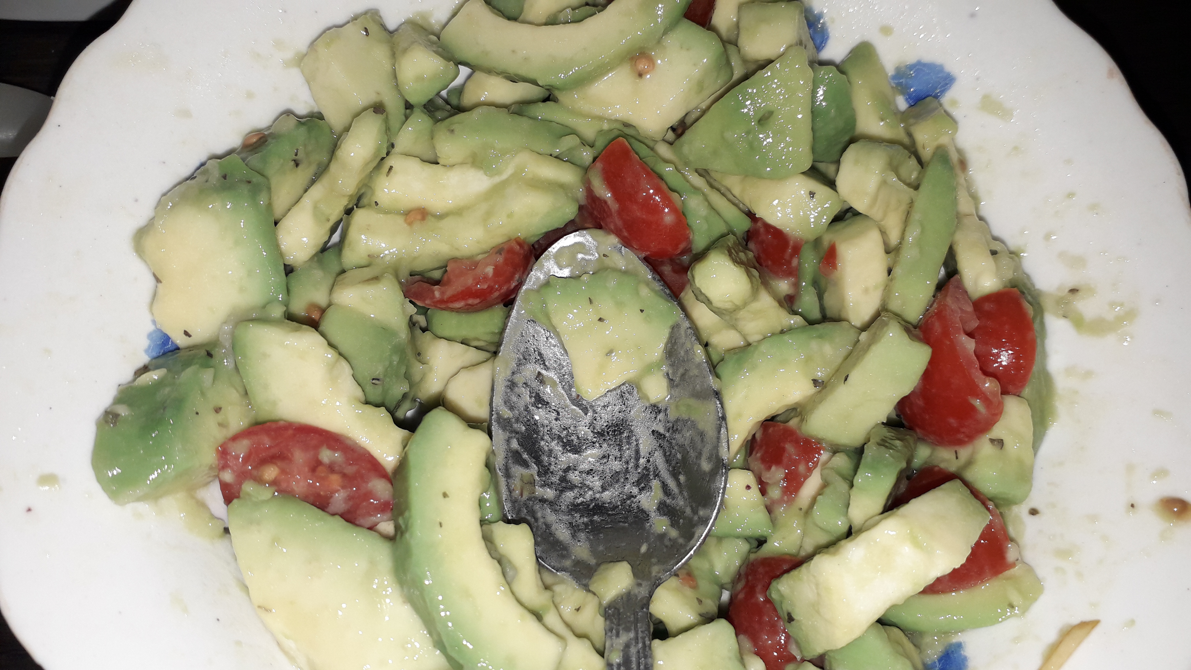 Salata de avocado