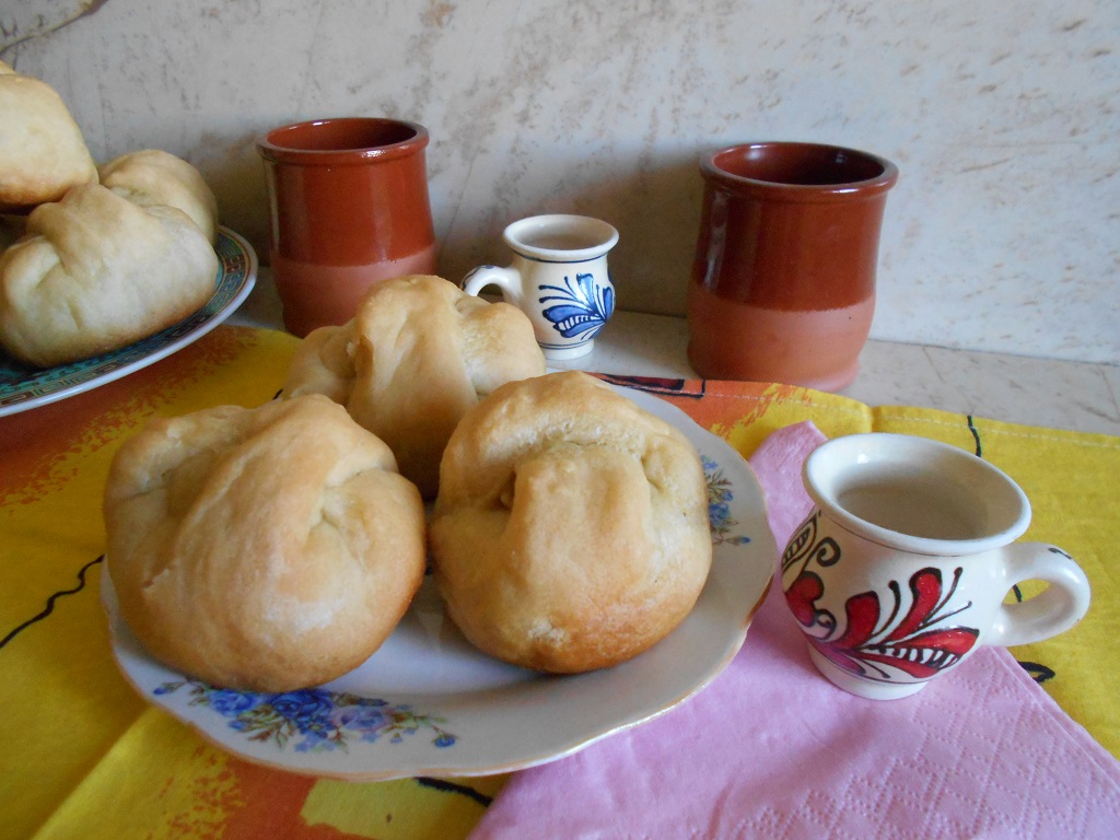 Placinte Poale-n brau de post, cu cartofi si ceapa verde