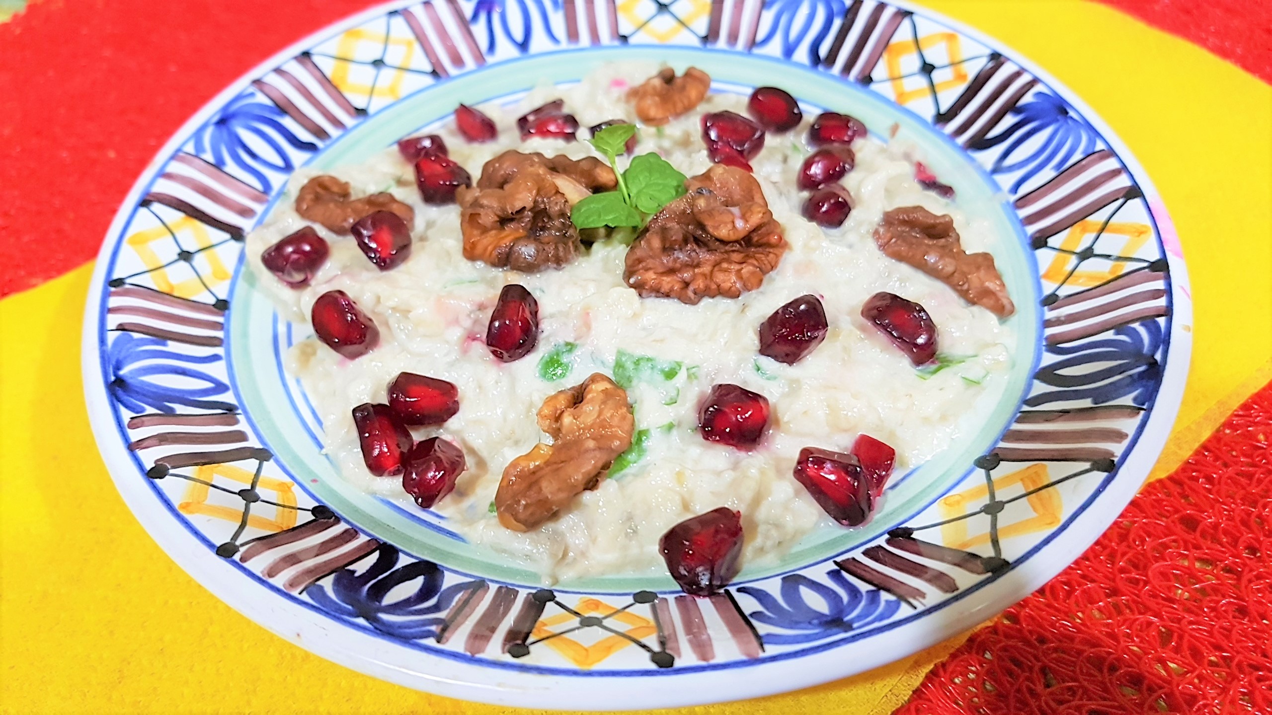 Salata turceasca de vinete cu nuci, rodie si menta