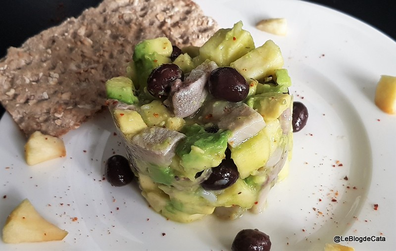 Salata de avocado, mar si hering marinat