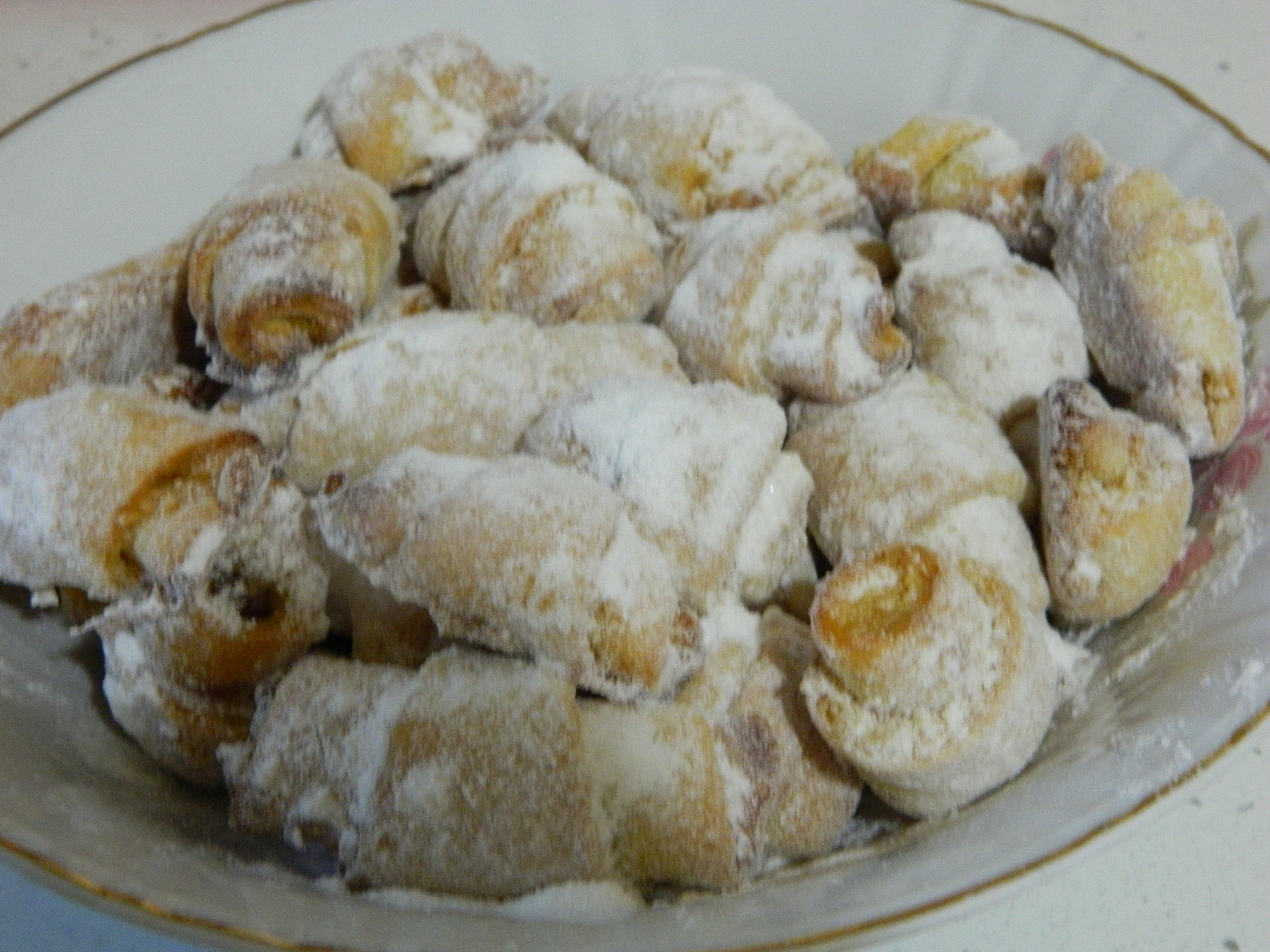 Desert cornulete cu branza, gem de portocale, nuca de cocos si merisoare