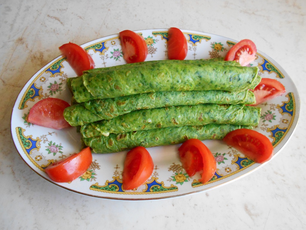 Aperitiv clatite cu spanac, umplute cu crema de branza