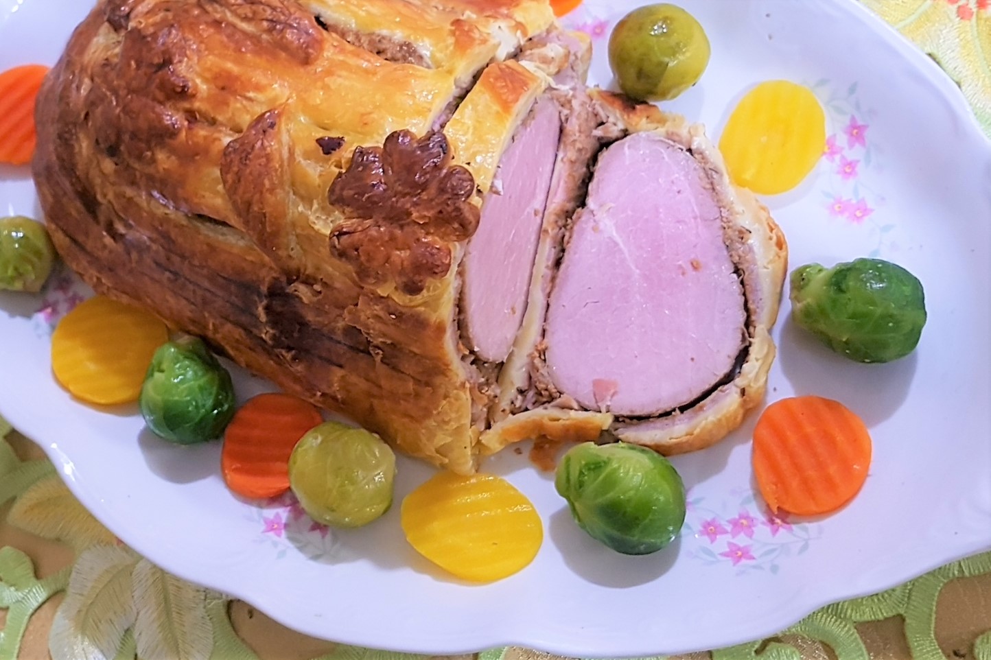 Beef Wellington cu galbiori de padure