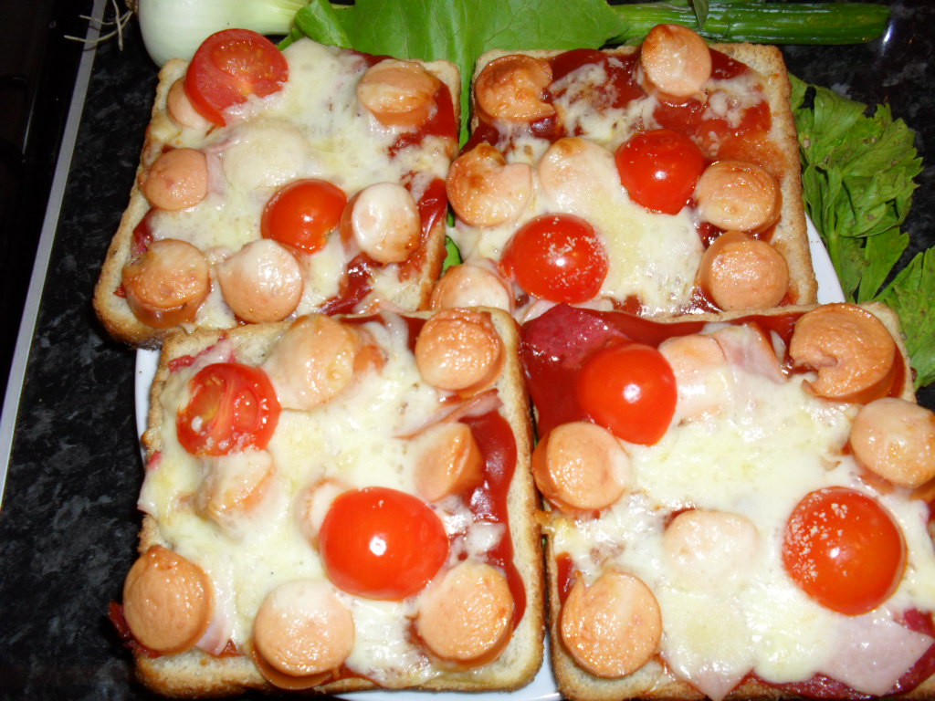 Pizza cu blat de paine