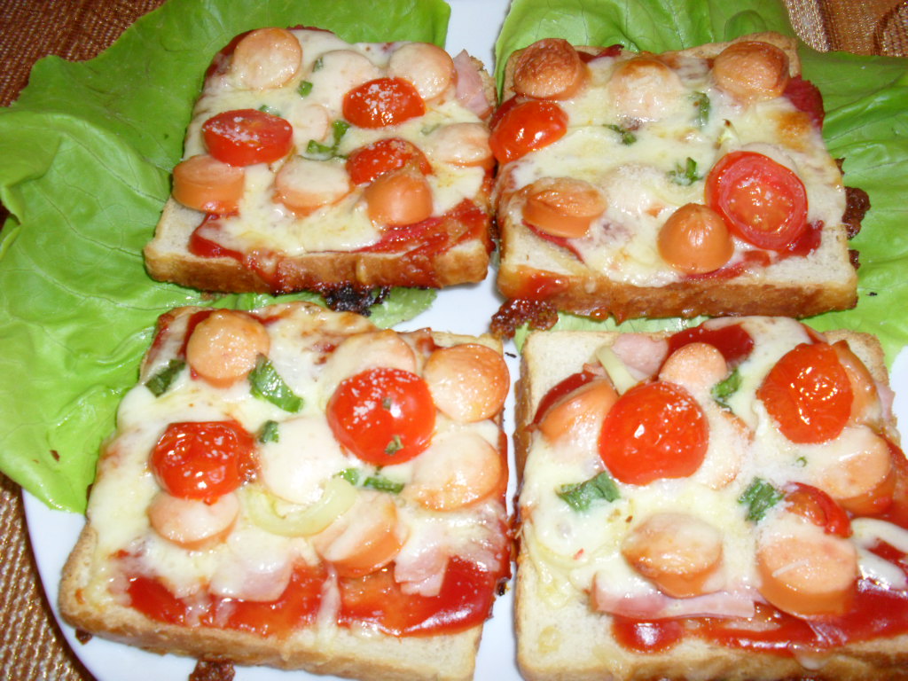 Pizza cu blat de paine