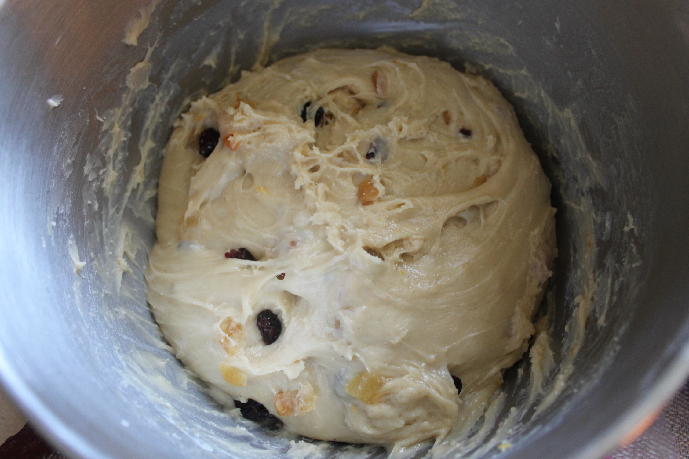 Desert panettone cu fructe confiate