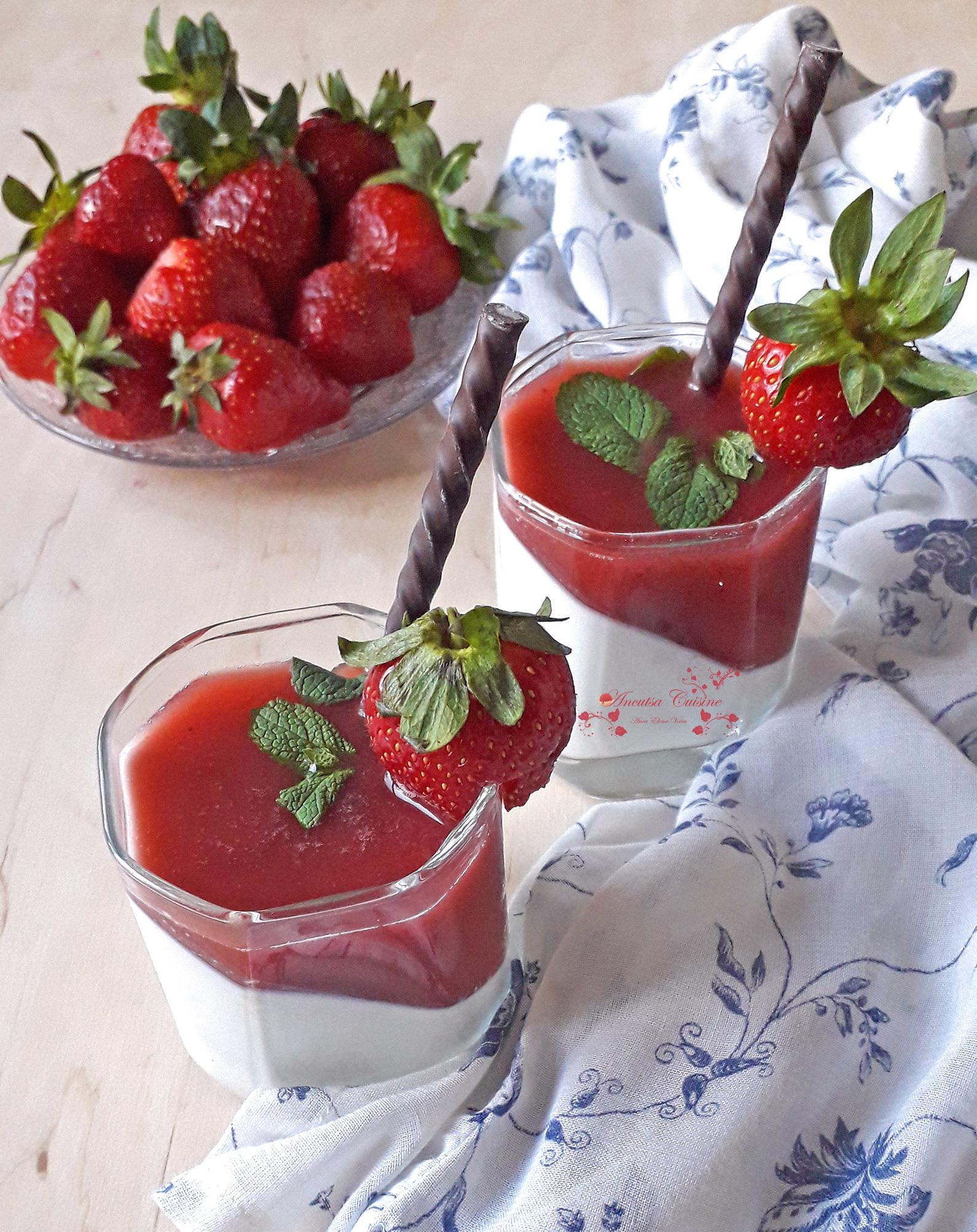 Desert Panna Cotta cu capsuni