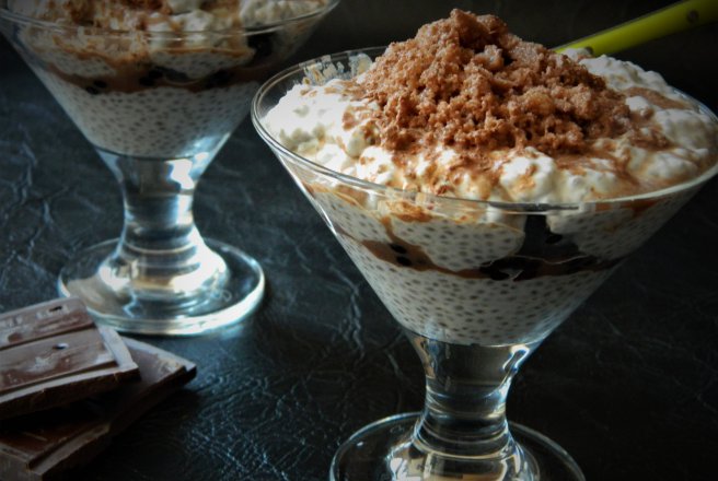 Desert budinca de chia cu granita de ciocolata