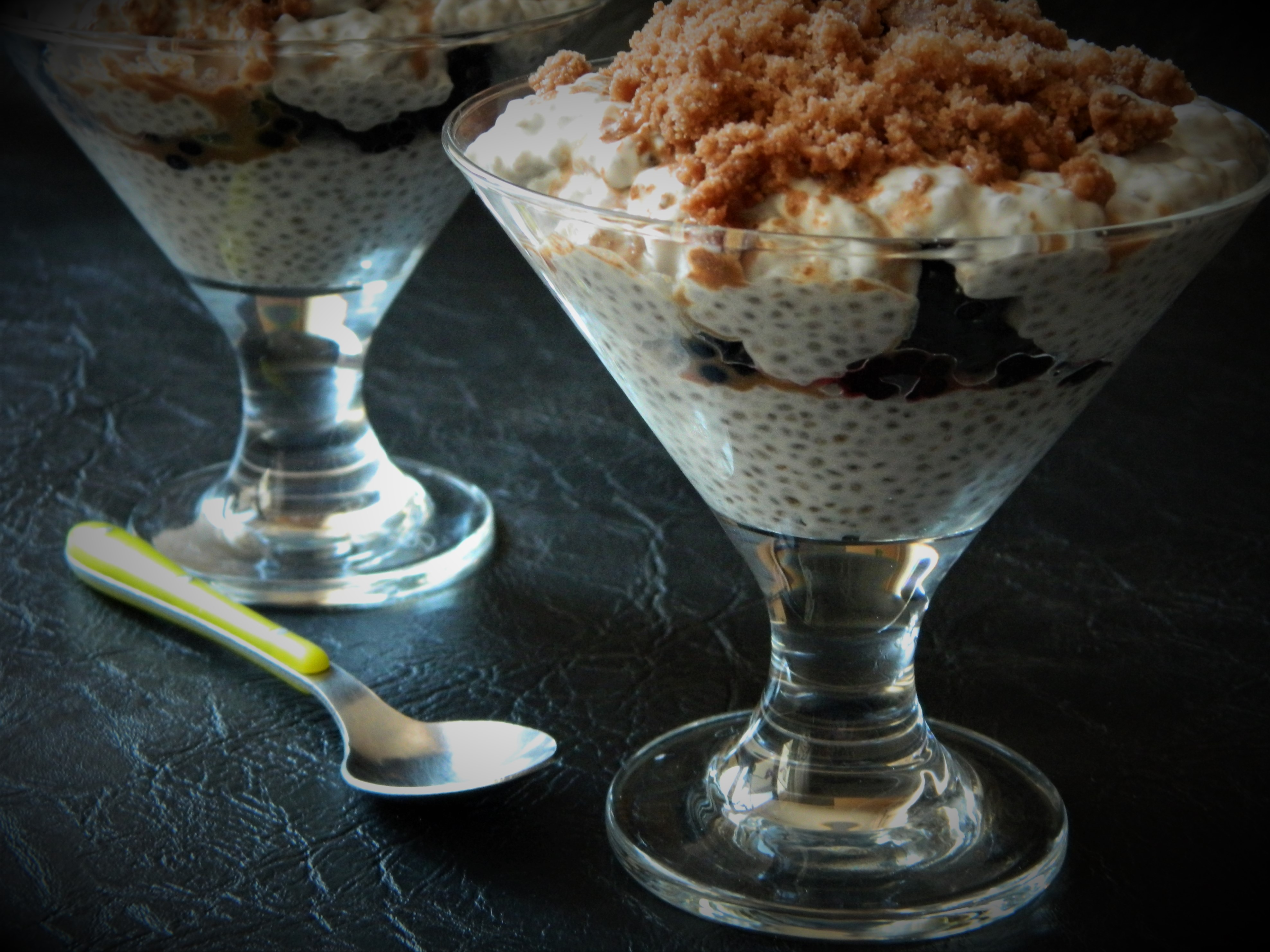 Desert budinca de chia cu granita de ciocolata