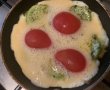 Mini omlete cu dovlecei si rosii cherry, cu sos de patrunjel si marar-0