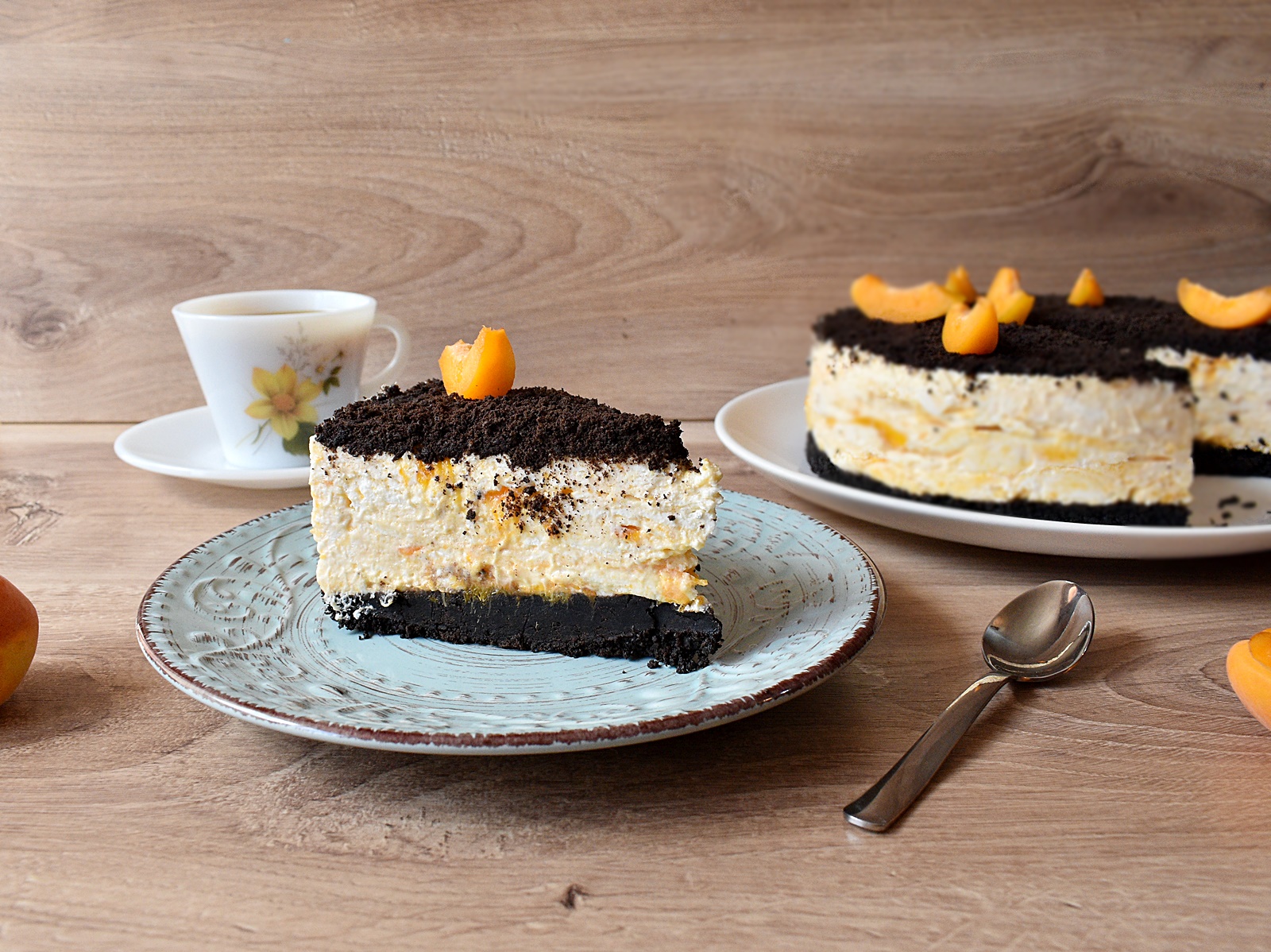 Desert cheesecake cu caise si oreo