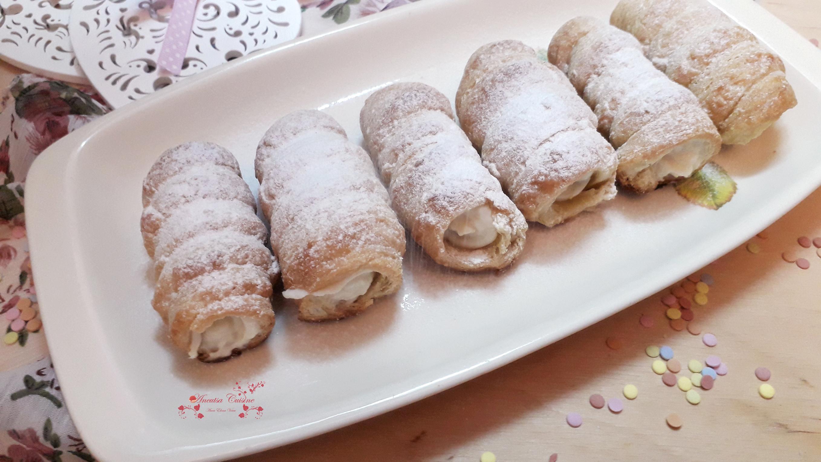 Desert rulouri cu foietaj de casa si crema de lamaie