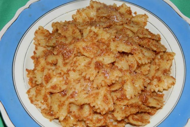 Farfalle cu biscuiti