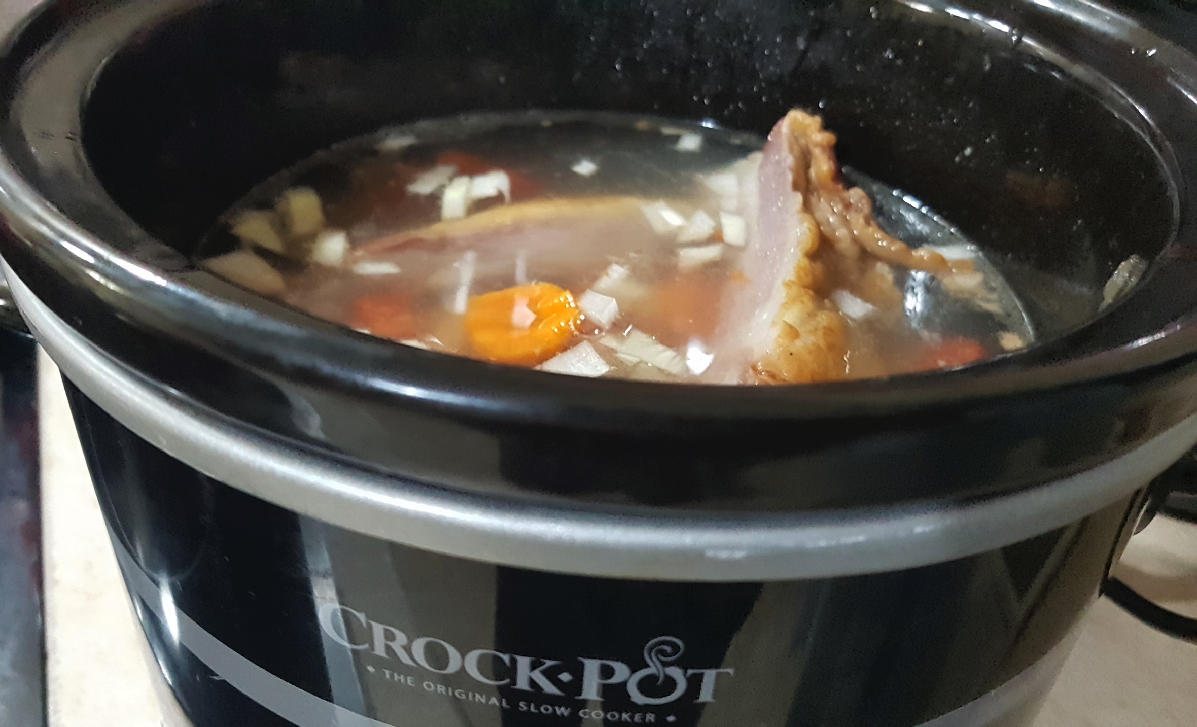 Ciorba cu broccoli, costita afumata si linte la slow cooker Crock Pot