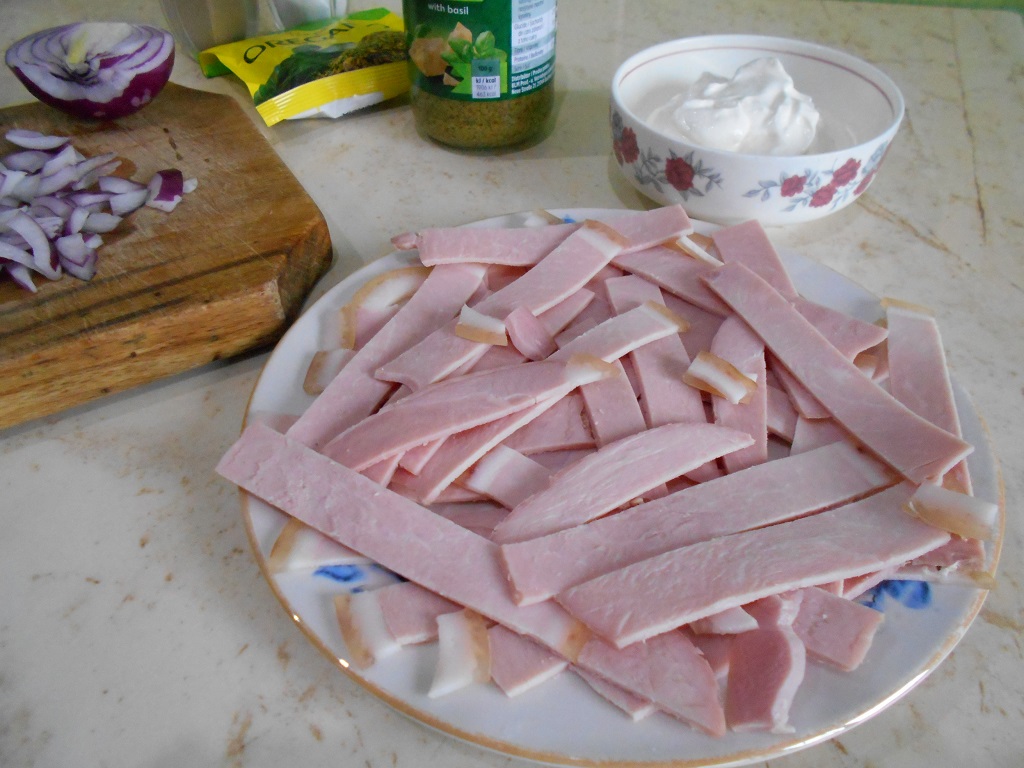 Farfalle cu sunca, in sos pesto