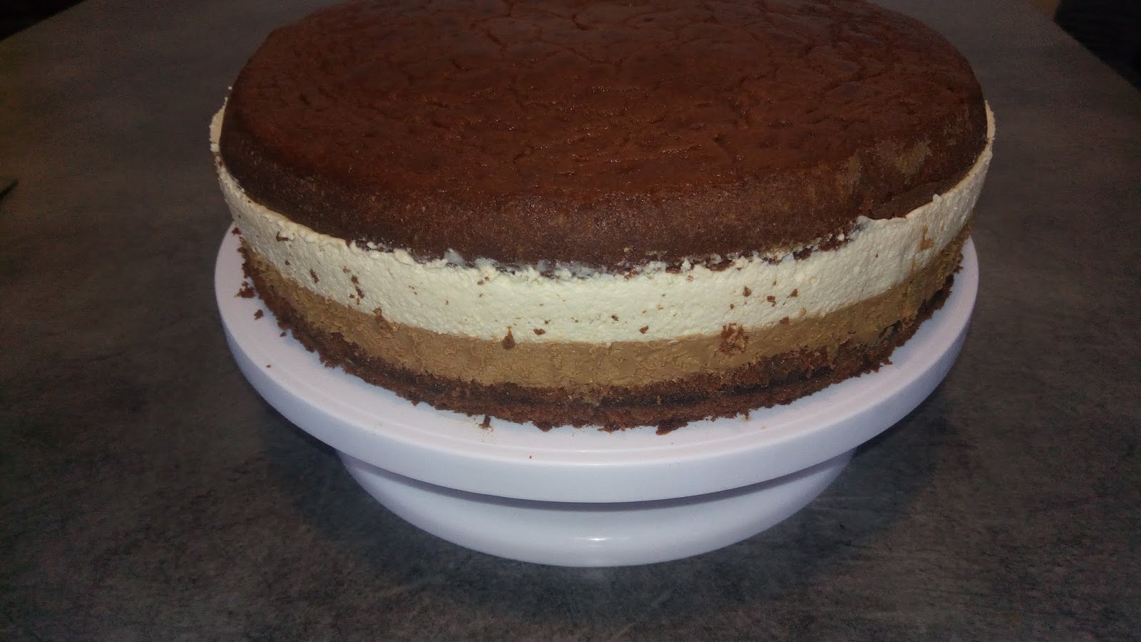 Desert tort cu mousse si jeleu de zmeura