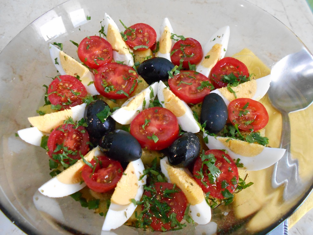 Salata orientala cu savori mediteraneene