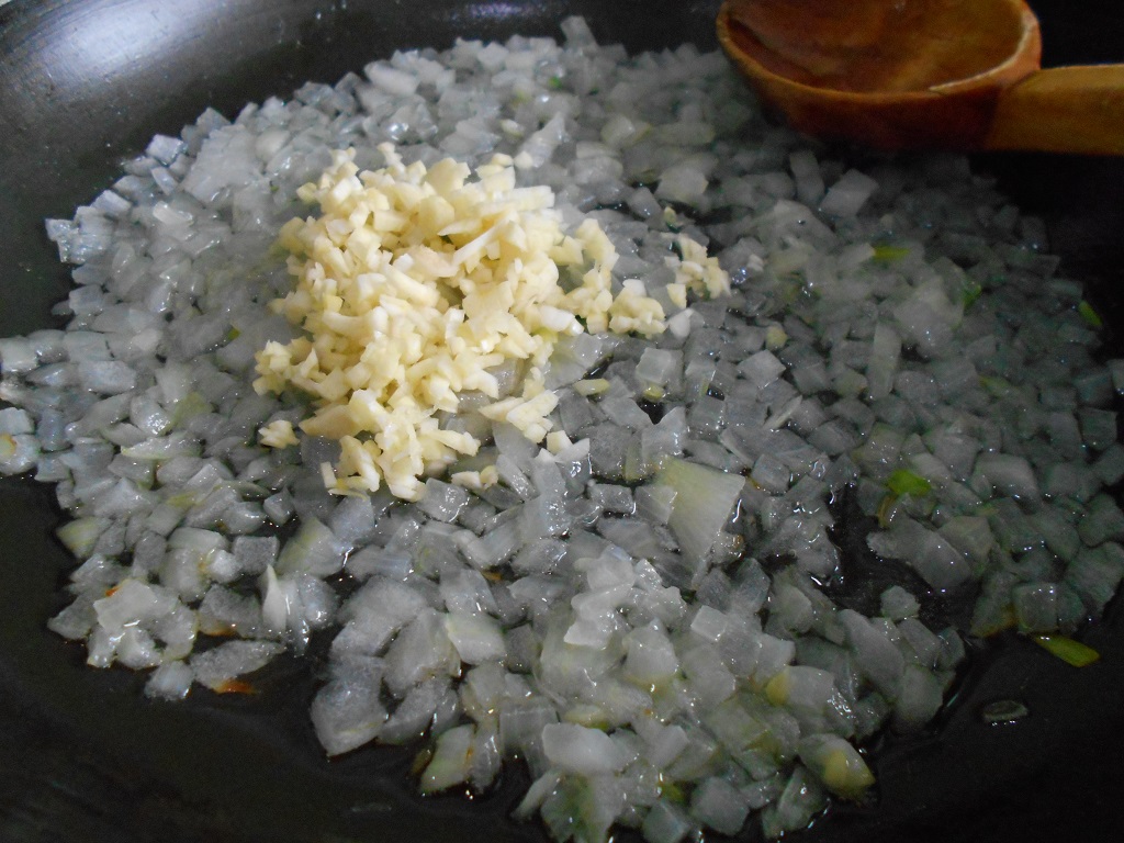 Ciorba de legume, cu galuste de gris si suc de rosii